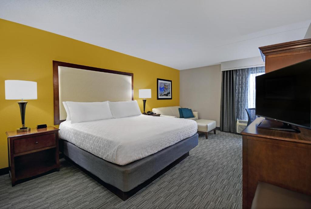 Holiday Inn Express & Suites Cincinnati Riverfront an IHG Hotel Main image 1